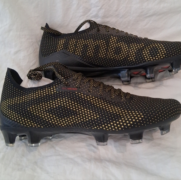 Umbro Black and Gold Athletic Soccer Shoes main image 16